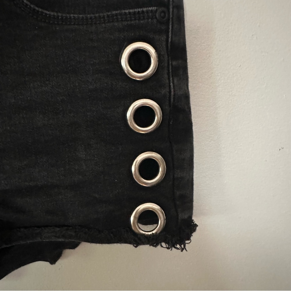 Blackheart Hot Topic Goth Rivet Short - Picture 3 of 9